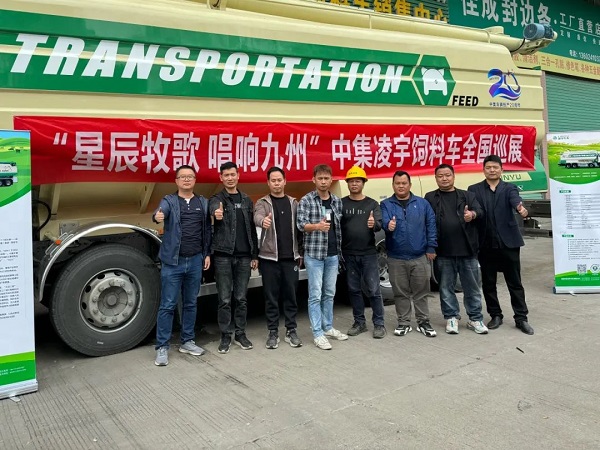 散裝飼料運(yùn)輸車(chē) 散裝飼料運(yùn)輸車(chē)