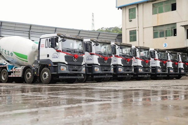 陜汽&凌宇攪拌車(chē)交付客戶 陜汽&凌宇攪拌車(chē)交付客戶