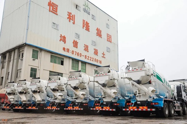 陜汽&凌宇攪拌車(chē)交付客戶 陜汽&凌宇攪拌車(chē)交付客戶