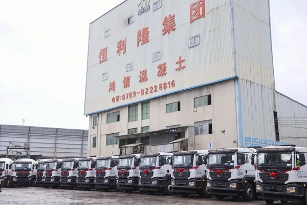陜汽&凌宇攪拌車(chē)交付客戶 陜汽&凌宇攪拌車(chē)交付客戶