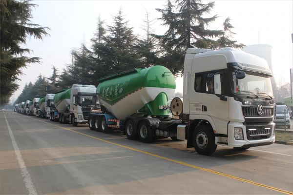 粉罐半掛車(chē) 粉罐半掛車(chē)