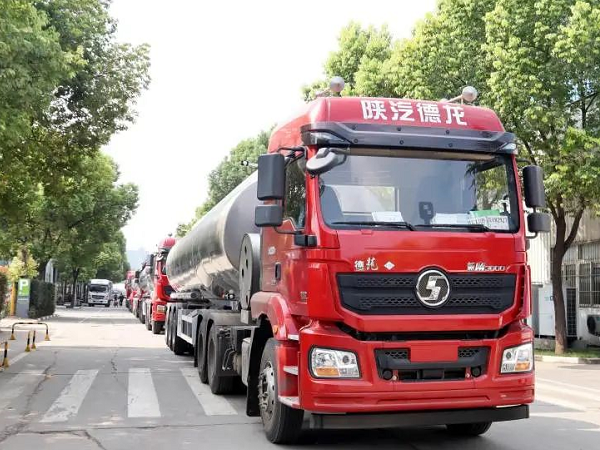 疫情之下，海外客戶線上訂車(chē)，20臺(tái)凌宇罐車(chē)批量交付！