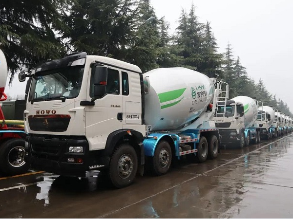 春雨濛濛，氣勢(shì)如虹！凌宇攪拌車震撼發(fā)車！