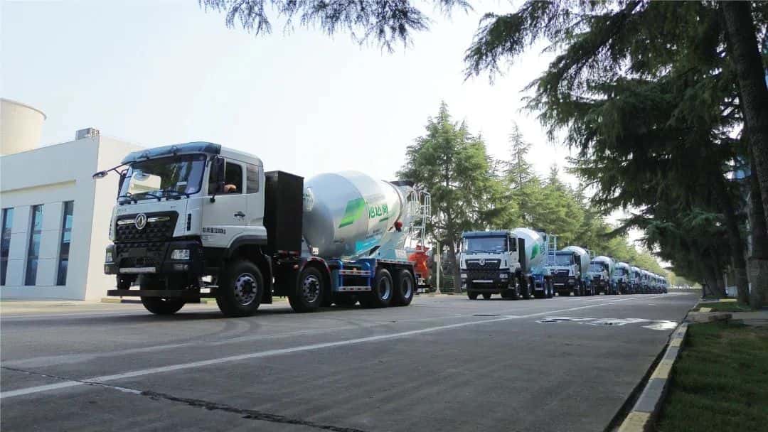 馭風(fēng)而行，中集車輛15臺(tái)新能源攪拌車駛?cè)牒?，繪就荊楚生態(tài)長(zhǎng)卷