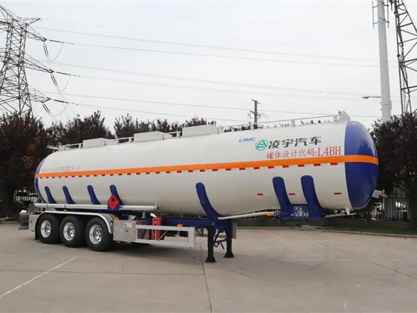 中集凌宇新款鋁合金易燃液體運(yùn)輸車(chē)來(lái)了！
